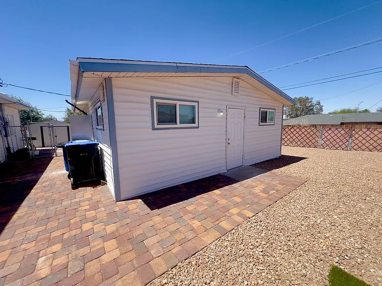 227 S Texas Ave #B — Photo 18
