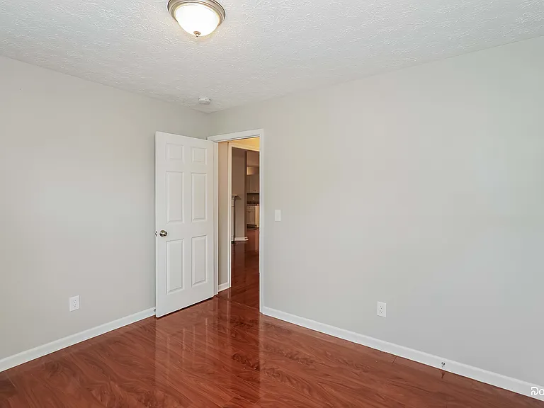 604 Monticello Ct — Photo 10