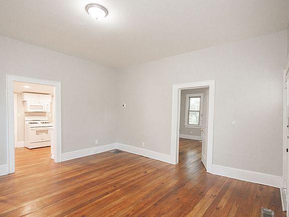 4th image of 321 N 10th St