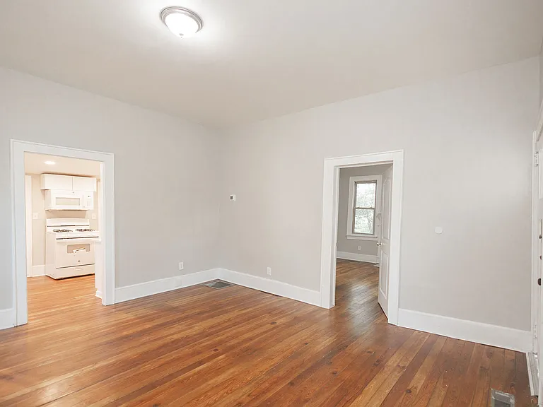 321 N 10th St — Photo 4