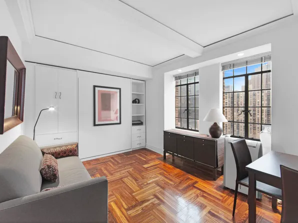 320 East 42nd Street image 1 of 12