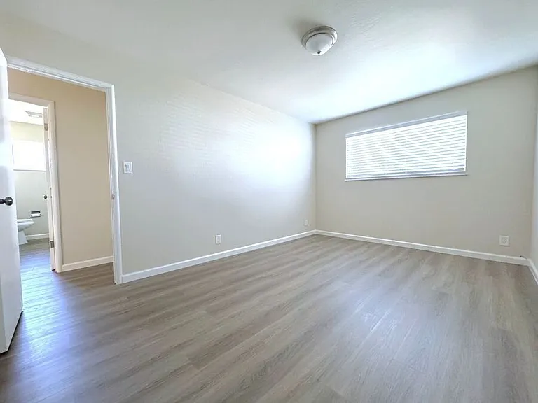 170 Stoakes Ave #9 — Photo 8