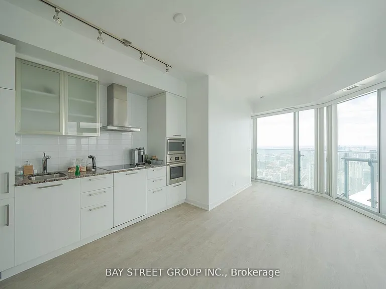 12 York St #5607 — Photo 1