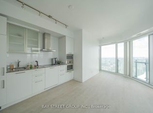 12 York St #5607, Toronto, ON M5J 0E4