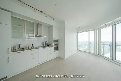 12 York St #5607 Photo 1