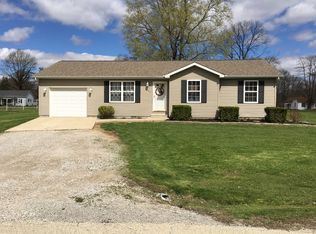 607 E Main St, Mulberry Grove, IL 62262
