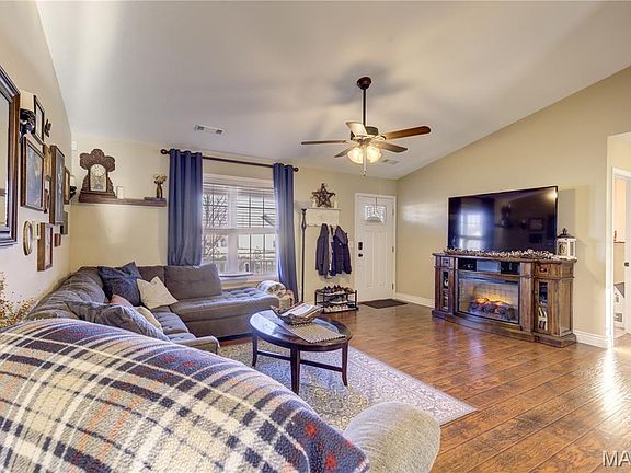 3rd image of 205 Kinder Ave