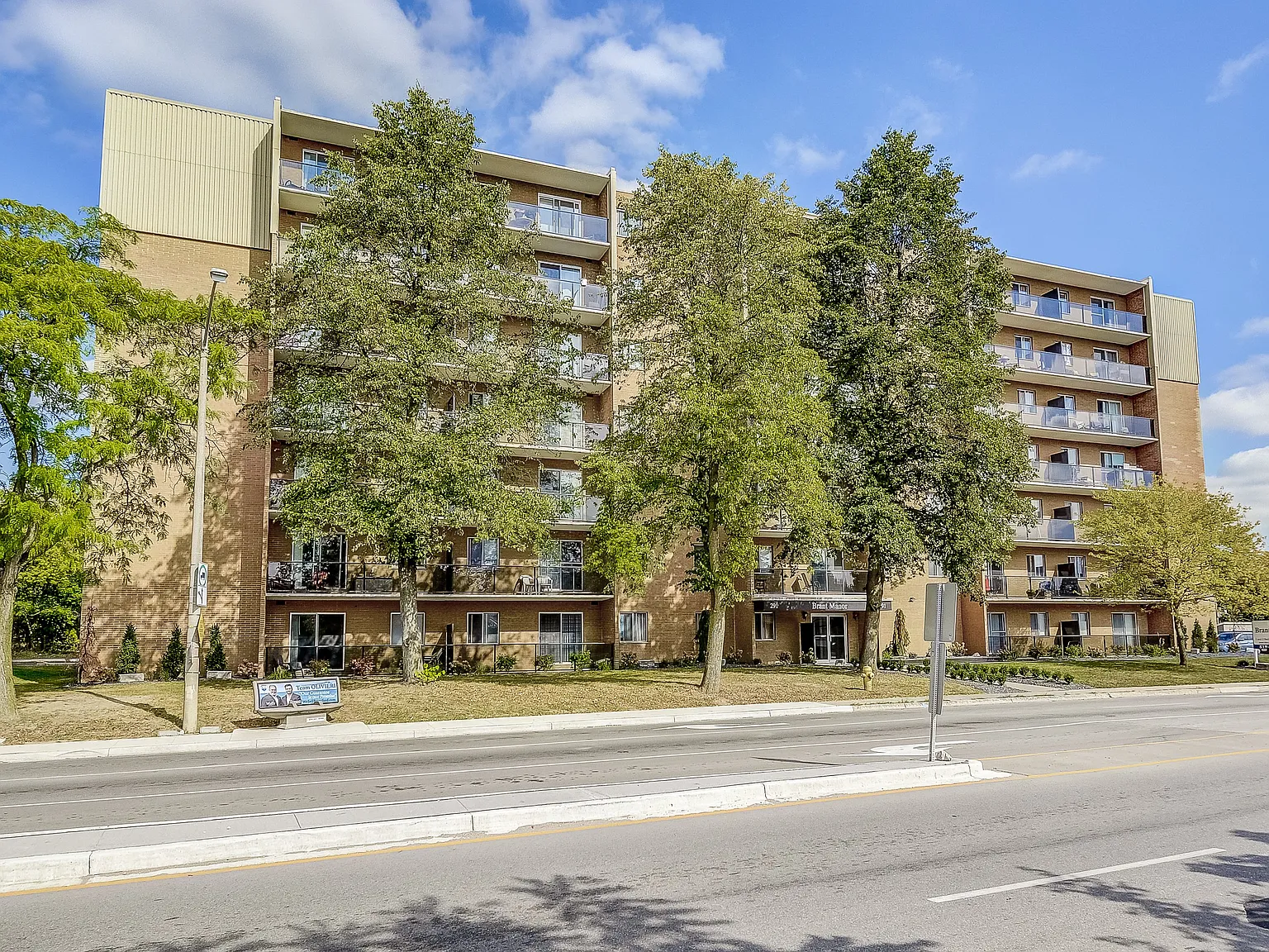 Brant Manor Residences — Photo 2
