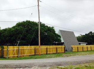 802 Mission St, Rockport, TX 78382