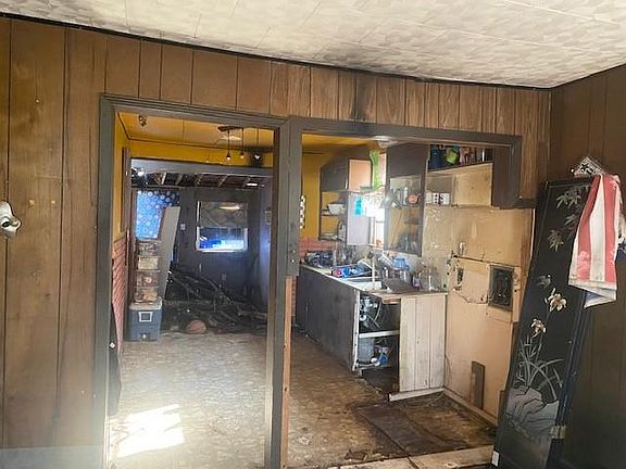 4th image of 2428 Rose St