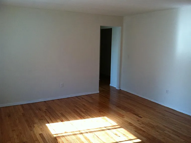 292 Robin St — Photo 4