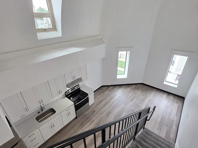 401 Olo Street - Former Church Parish Converted In Luxury Apartments! — Photo 48