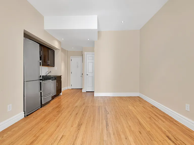 404 E 88th St #4G — Photo 3