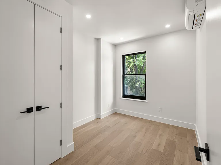 24 Greenwich Ave #3 — Photo 7