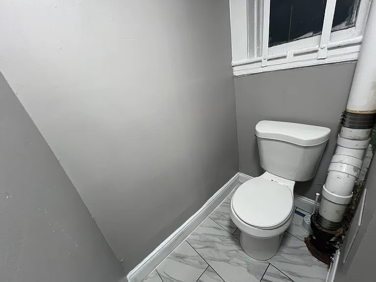104 Lawrence St #4 — Photo 2