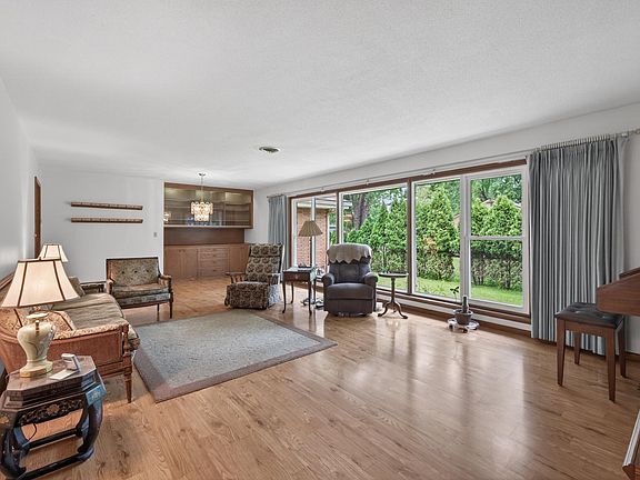 3rd image of 755 3rd Ave NW