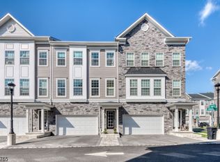 16 Doherty Way, Morris Plains, NJ 07950