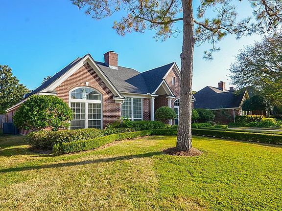 3rd image of 24810 Lakebriar Dr