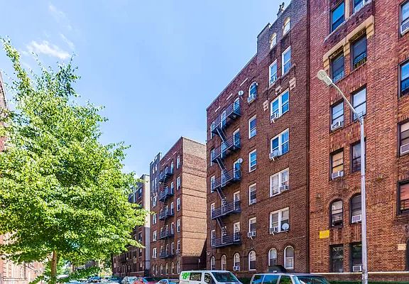 4th image of 189 E 18th St APT 1D