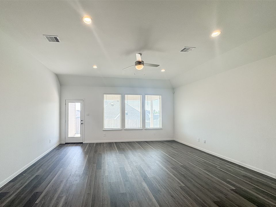 1st image of 519 Newcomb Hollow Dr #519