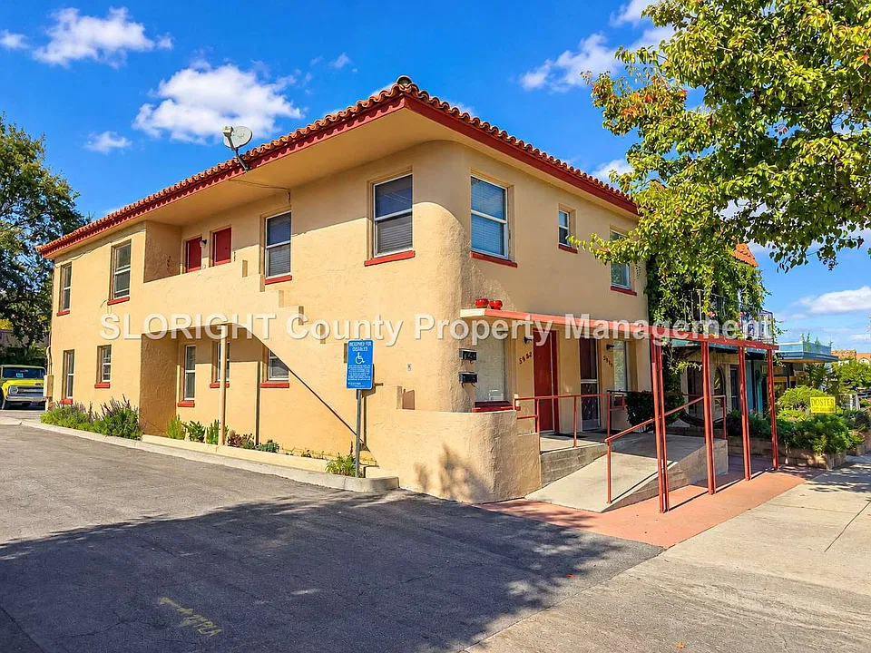 5986 Entrada Ave