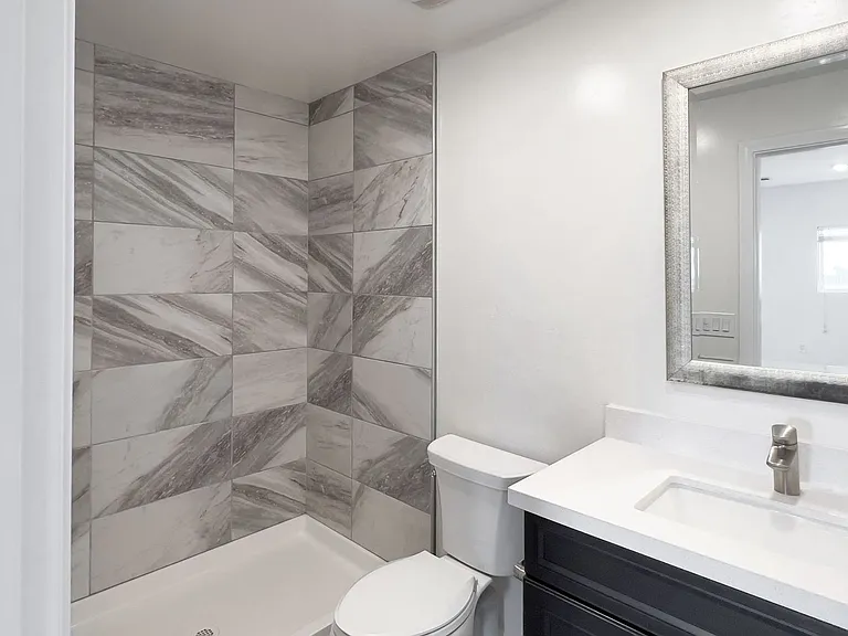 Gorgeous Townhome w/ Rooftop Deck and Ocean Views Near USD — Photo 19