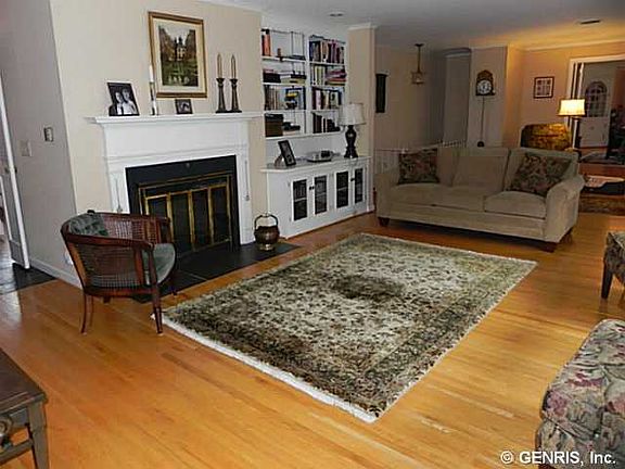5th image of 24 Old Farm Cir