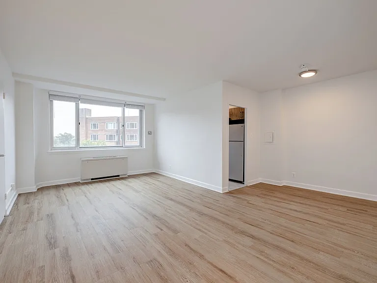 Quebec House Apartments — Photo 10