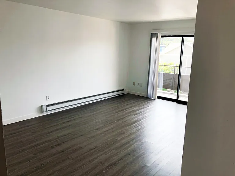 2121 E Jefferson St — Photo 6