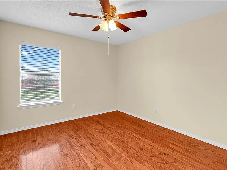 2023 Lairds Dr — Photo 13