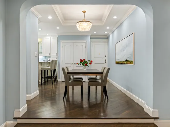 357 West 55th Street image 1 of 6