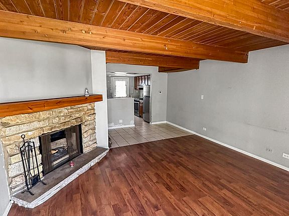 2nd image of 429 Meadow Green Ln