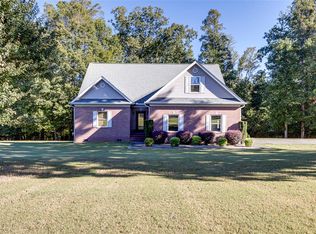 110 Valley Dr, Townville, SC 29689