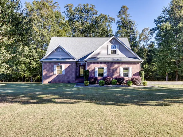 110 Valley Dr, Townville, SC 29689