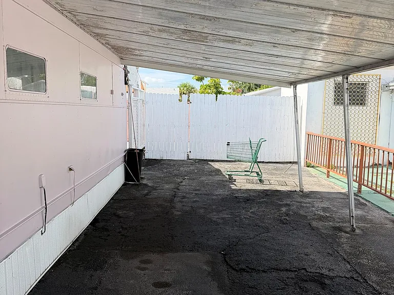 821 SW 1st Ct — Photo 2