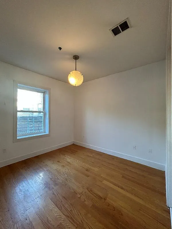 2 bed, 950 sqft, $2,600 — Photo 2