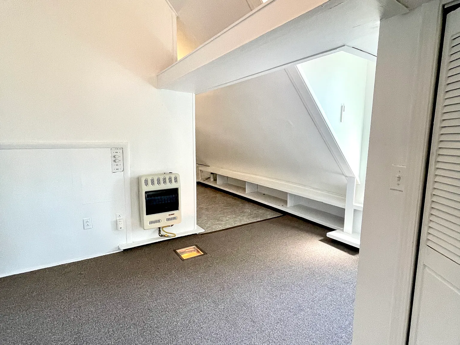 Studio, 900 sqft, $1,550 — Photo 2