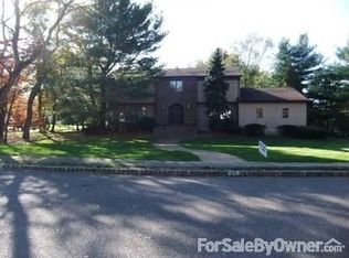 22 Westbrook Dr, Morganville, NJ