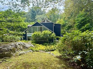 300 Erskine Rd, Stamford, CT 06903