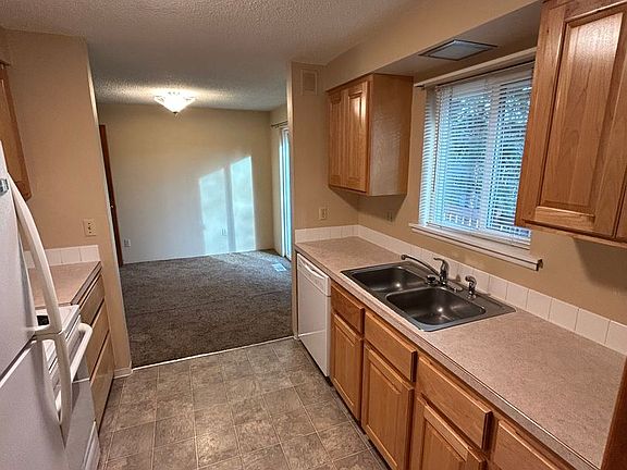 4th image of 802 SE Davis St #804