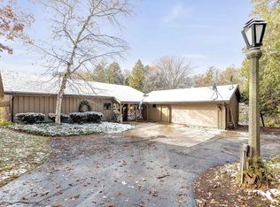 5023 River Heights Dr, Manitowoc, WI 54220