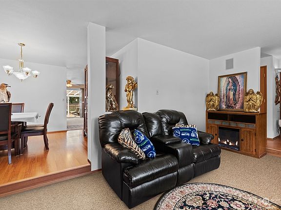 4th image of 15618 12th Avenue Ct E