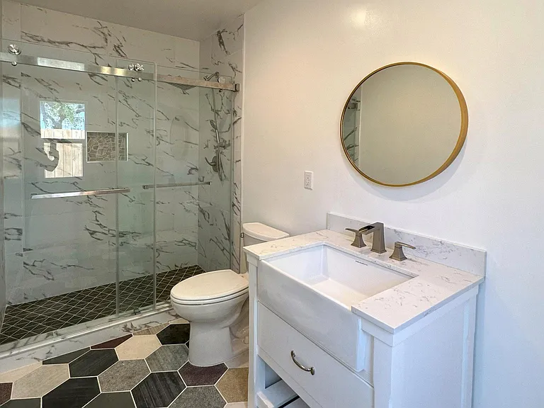 Backhouse_Bathroom