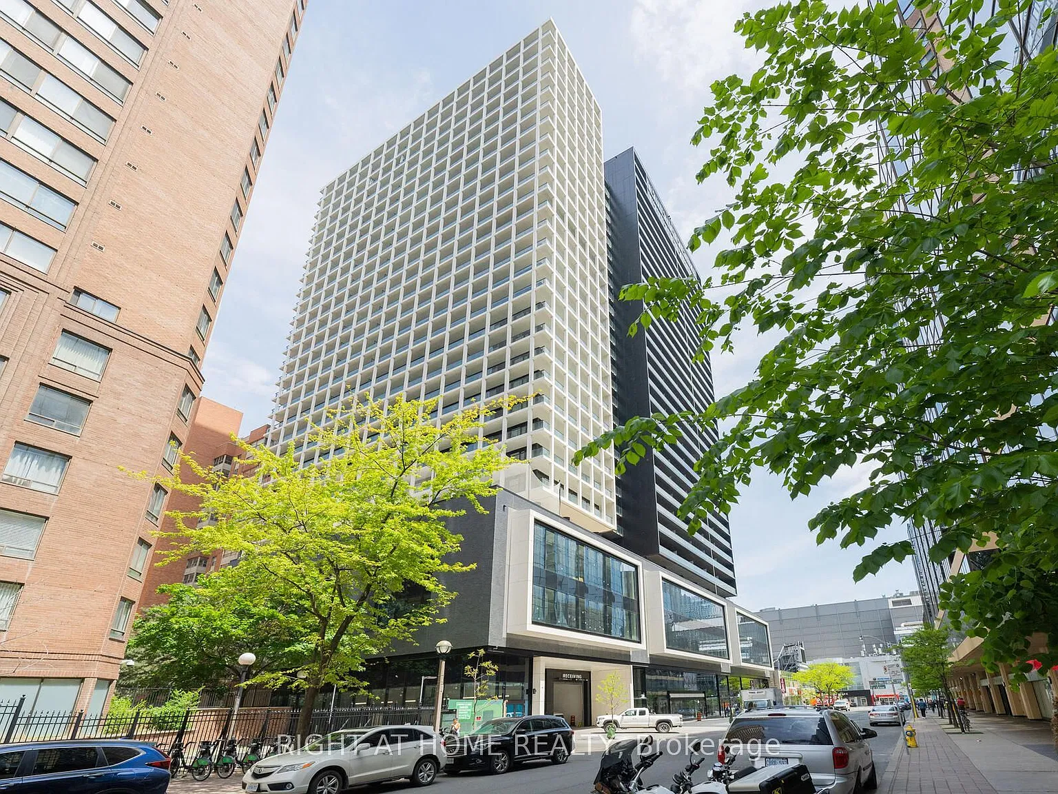 Panda Condominiums — Photo 3