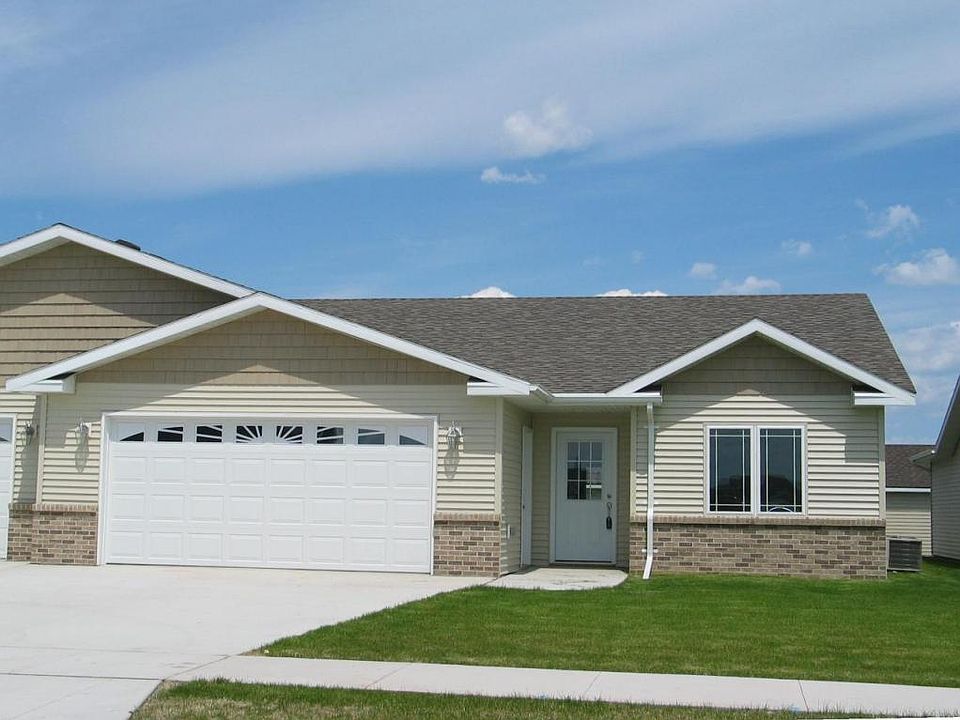 1st image of 2220 Pembrooke Dr