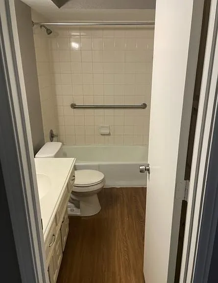 1804 Camelot Cv #1804 — Photo 12