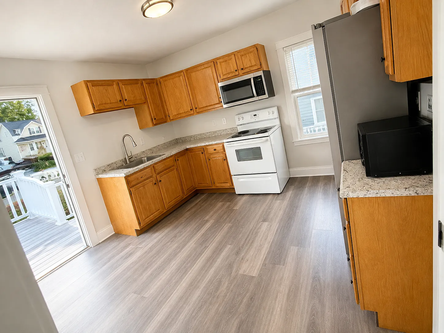 4 bed, 1200 sqft, $3,600 — Photo 2