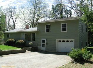 18 Ash St, Farmingdale, ME 04344