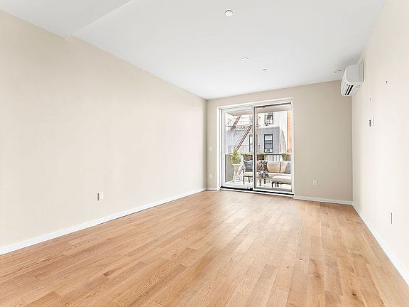 3rd image of 159 E 118th St #4B