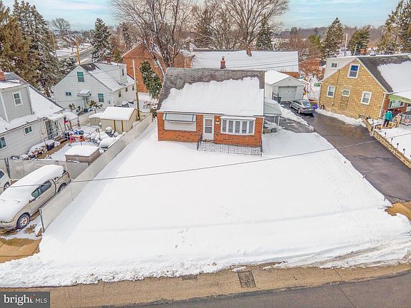 2nd image of 3222 Primrose Rd